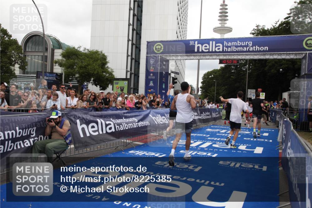 29.06.2025 - hella hamburg halbmarathon Michael Strokosch http://msf.ph/oto/8225385 29.06.2025 10:50:34 Ziel 3414, 4127, 5447, 6282, 6795, 7397, 8153, 8576, 11214, 11455, 12624, 13812, 14626, 15803, 16806, 17179, 17247, 17319, 18394 meine-sportfotos.de