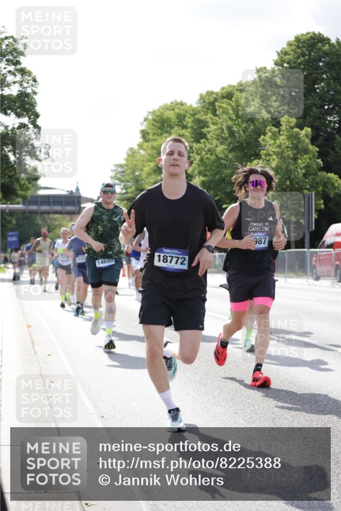 29.06.2025 - hella hamburg halbmarathon Jannik Wohlers http://msf.ph/oto/8225388 29.06.2025 09:51:33 Lombardsbrücke 1312, 1353, 1569, 2653, 3437, 3697, 5014, 5047, 5129, 5231, 5336, 5987, 6700, 6705, 6770, 7092, 7185, 8074, 8346, 8359, 8564, 8900, 9358, 9659, 10319, 10691, 10934, 10978, 11021, 11714, 12438, 12623, xxx, 13183, 14226, 14228, 14346, 14462, 14861, 15164, 15185, 15206, 15451, 15846, 15932, 15935, 16052, 16503, 17016, 17403, 17406, 17733, 17911, 18049, 18304, 18330, 18356, 18399, 18772, 18878 meine-sportfotos.de