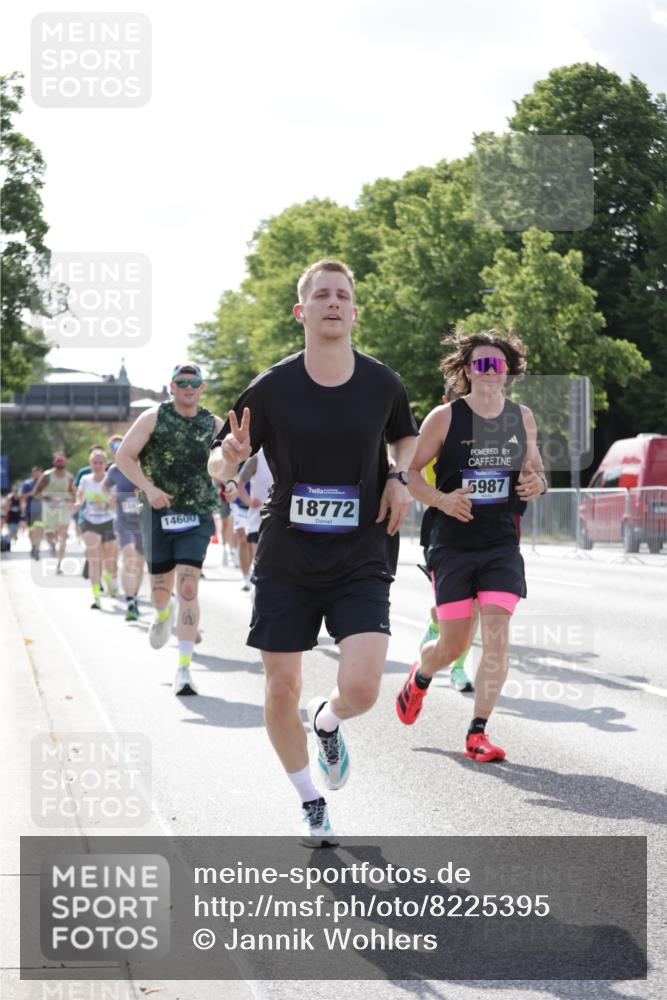29.06.2025 - hella hamburg halbmarathon Jannik Wohlers http://msf.ph/oto/8225395 29.06.2025 09:51:33 Lombardsbrücke 1312, 1353, 1569, 2653, 3437, 3697, 5014, 5047, 5129, 5231, 5336, 5987, 6700, 6705, 6770, 7092, 7185, 8074, 8346, 8359, 8564, 8900, 9358, 9659, 10319, 10691, 10934, 10978, 11021, 11714, 12438, 12623, xxx, 13183, 14226, 14228, 14346, 14462, 14861, 15164, 15185, 15206, 15451, 15846, 15932, 15935, 16052, 16503, 17016, 17403, 17406, 17733, 17911, 18049, 18304, 18330, 18356, 18399, 18772, 18878 meine-sportfotos.de