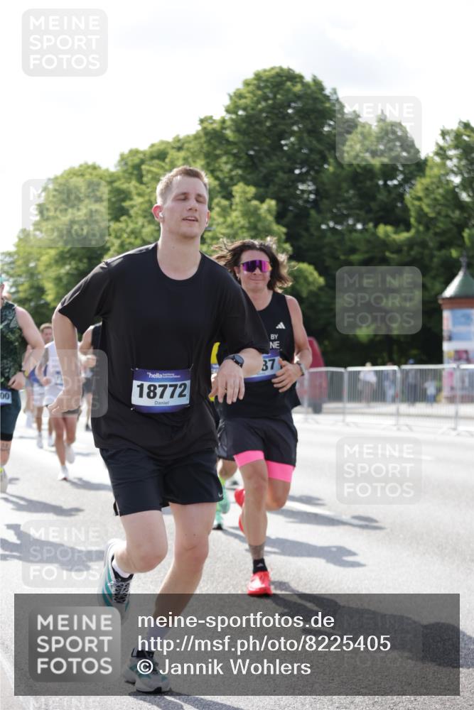 29.06.2025 - hella hamburg halbmarathon Jannik Wohlers http://msf.ph/oto/8225405 29.06.2025 09:51:34 Lombardsbrücke 1312, 1353, 1569, 1763, 2653, 3437, 3697, 5014, 5047, 5129, 5231, 5336, 5690, 5987, 6700, 6705, 6770, 7092, 7185, 8074, 8346, 8359, 8564, 8900, 9358, 9659, 10319, 10691, 10978, 11021, 11714, 12438, 12623, xxx, 13183, 14226, 14228, 14346, 14462, 15164, 15185, 15206, 15451, 15846, 15935, 16052, 16503, 17016, 17403, 17406, 17733, 17911, 18049, 18304, 18330, 18356, 18399, 18772, 18829, 18878 meine-sportfotos.de