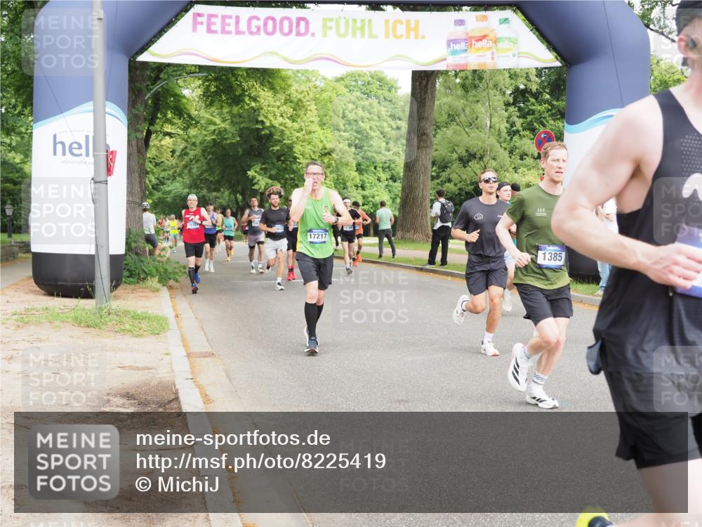 29.06.2025 - hella hamburg halbmarathon MichiJ http://msf.ph/oto/8225419 29.06.2025 10:25:22 Zwischen KM18-KM19 1385, 2121, 2399, 5042, 6915, 6993, 7154, 11833, 12916, 13991, 14601, 16158, 17217 meine-sportfotos.de