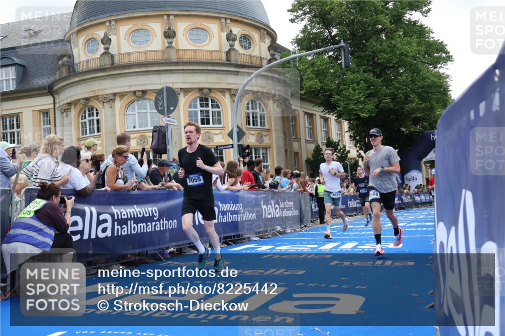29.06.2025 - hella hamburg halbmarathon Strokosch-Dieckow http://msf.ph/oto/8225442 29.06.2025 10:30:47 Ziel 3379, 7055, 7481, 7880, 9381, 9508, 18871 meine-sportfotos.de