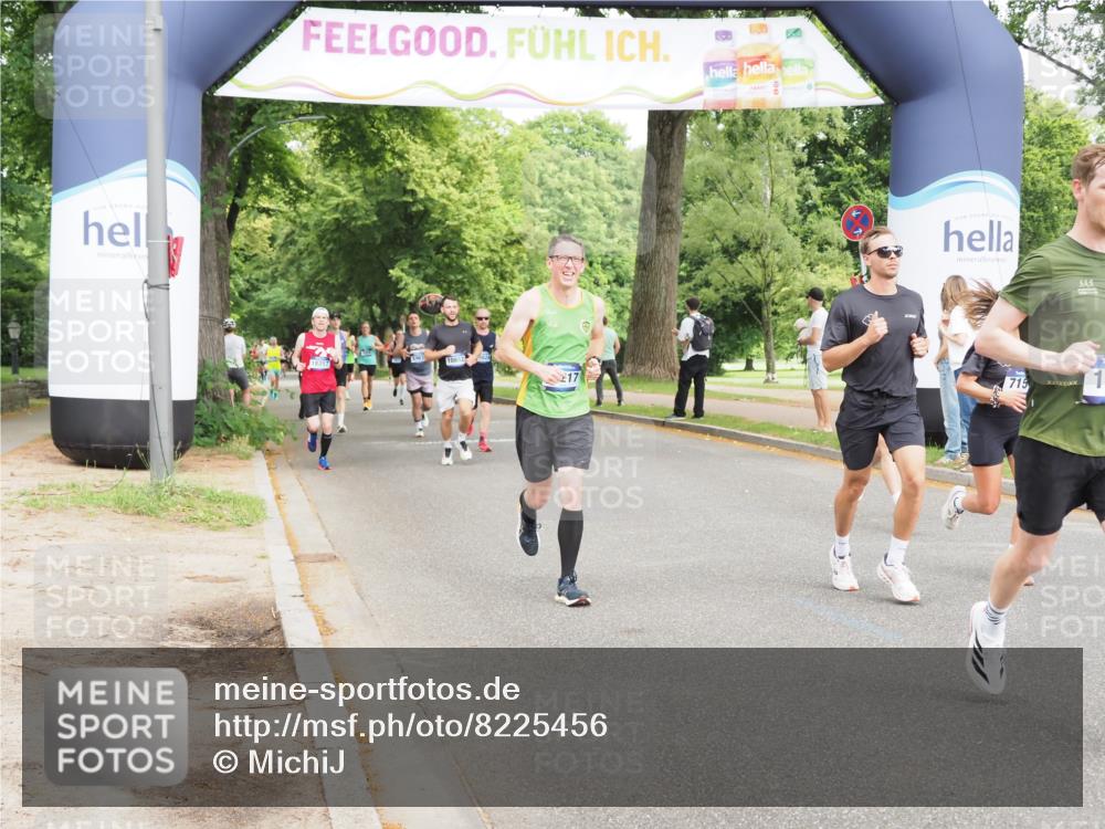 29.06.2025 - hella hamburg halbmarathon MichiJ http://msf.ph/oto/8225456 29.06.2025 10:25:22 Zwischen KM18-KM19 1385, 2121, 2399, 5042, 6915, 6993, 7154, 11833, 12916, 13991, 14601, 16158, 17217 meine-sportfotos.de