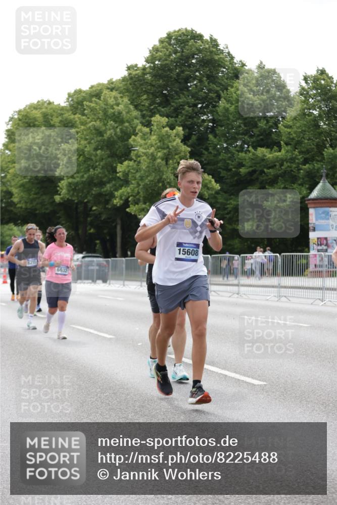 29.06.2025 - hella hamburg halbmarathon Jannik Wohlers http://msf.ph/oto/8225488 29.06.2025 10:27:37 Lombardsbrücke 1148, 5177, 5369, 5847, 6632, 7497, 8215, 9567, 11692, 11739, 12780, 12823, 12842, 13568, 13678, 13860, 14155, 15123, 15607, 15608, 16569, 16804 meine-sportfotos.de