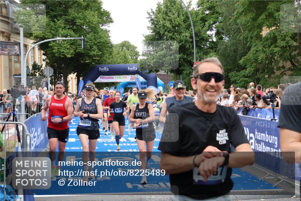 29.06.2025 - hella hamburg halbmarathon Zöllner http://msf.ph/oto/8225489 29.06.2025 10:52:53 Ziel 1257, 1258, 1657, 2099, 2444, 2814, 2910, 4557, 4558, 5077, 5169, 5194, 8172, 8720, 8955, 9065, 9163, 10724, 10811, 11217, 11992, 14198, 14286, 14805, 17198, 18331, 19244 meine-sportfotos.de