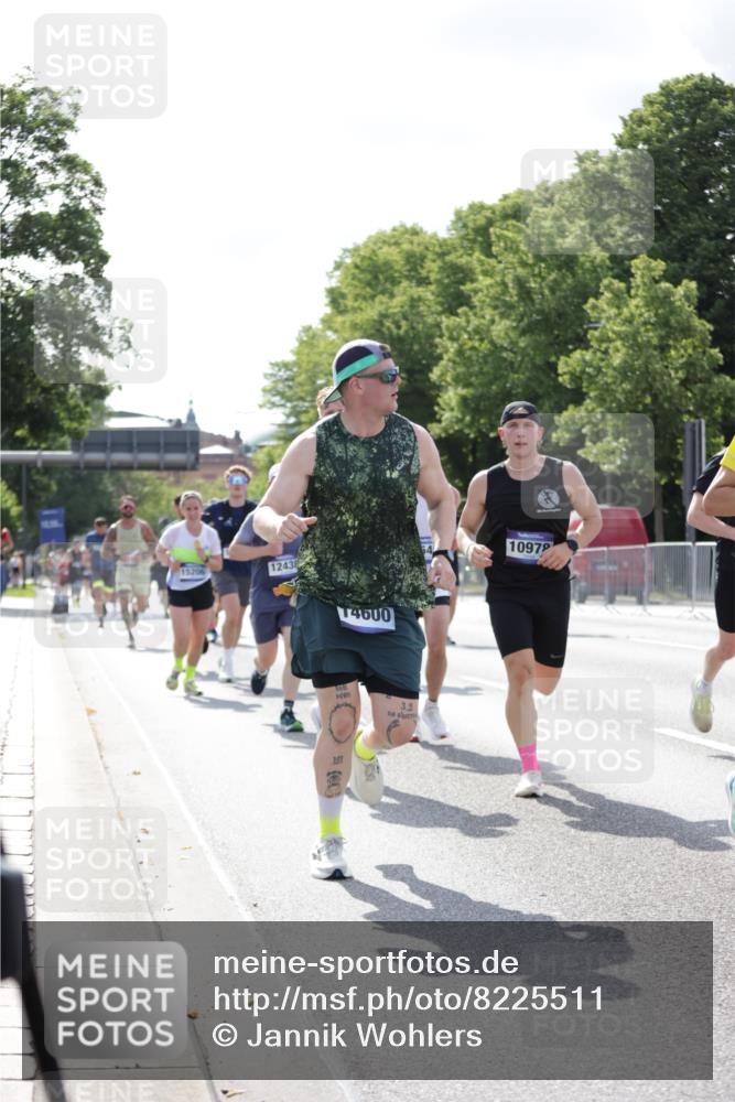 29.06.2025 - hella hamburg halbmarathon Jannik Wohlers http://msf.ph/oto/8225511 29.06.2025 09:51:35 Lombardsbrücke 1312, 1353, 1569, 1763, 3437, 3697, 5014, 5047, 5129, 5231, 5336, 5690, 5987, 6700, 6705, 6770, 7185, 7710, 8074, 8359, 8564, 8900, 9358, 9659, 10319, 10691, 10978, 11021, 11714, 12438, 12623, xxx, 13183, 14226, 14228, 14346, 14462, 15164, 15185, 15206, 15451, 15846, 15935, 16052, 16503, 17016, 17403, 17406, 17733, 17911, 18049, 18304, 18330, 18356, 18399, 18772, 18829, 18878, 19009 meine-sportfotos.de