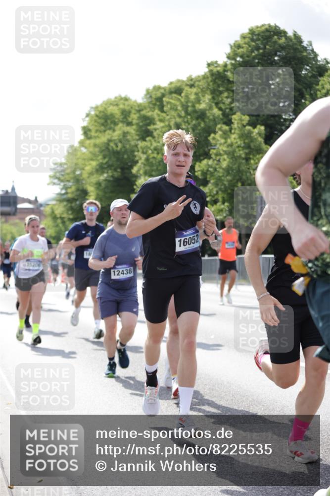 29.06.2025 - hella hamburg halbmarathon Jannik Wohlers http://msf.ph/oto/8225535 29.06.2025 09:51:36 Lombardsbrücke 1057, 1312, 1353, 1569, 1763, 3437, 3697, 5014, 5047, 5129, 5231, 5336, 5690, 5987, 6700, 6705, 6770, 7185, 7710, 8074, 8359, 8564, 8900, 9358, 9659, 10319, 10691, 10978, 11021, 11714, 12438, 12623, xxx, 13183, 14226, 14228, 14346, 14462, 15164, 15185, 15206, 15451, 15846, 15935, 16052, 16503, 16547, 17016, 17403, 17406, 17733, 17911, 18049, 18304, 18330, 18399, 18772, 18829, 18878, 19009 meine-sportfotos.de