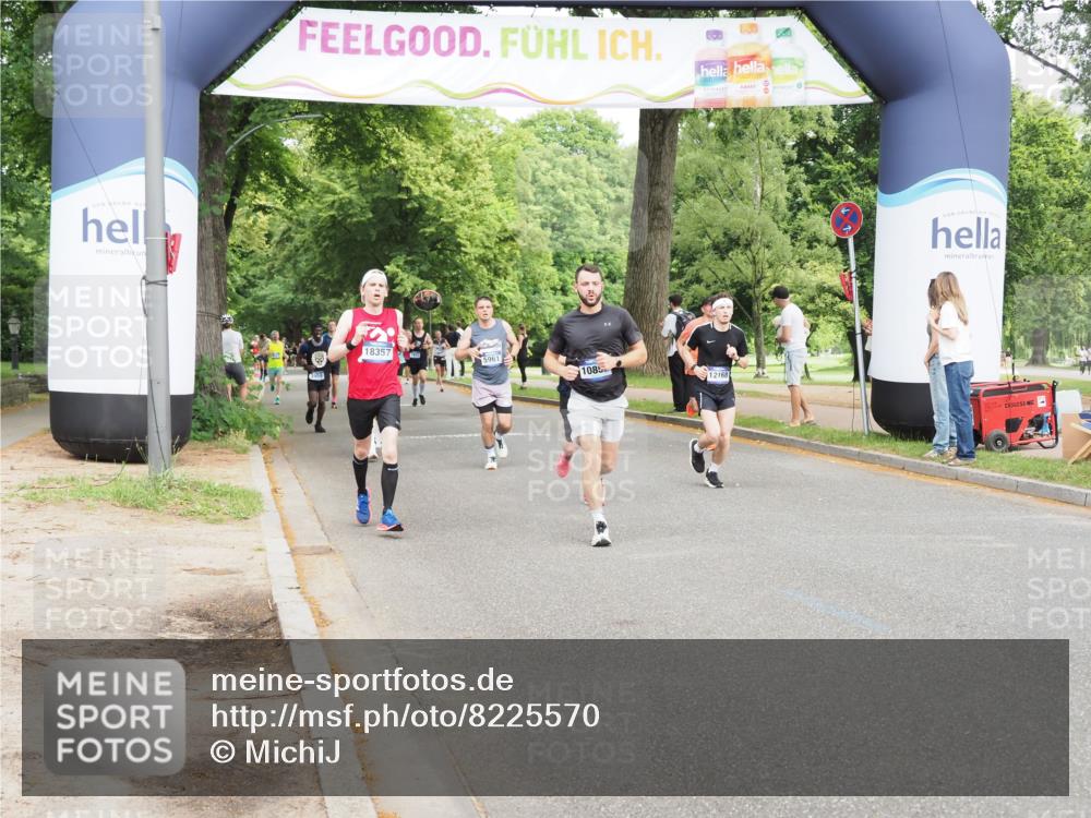 29.06.2025 - hella hamburg halbmarathon MichiJ http://msf.ph/oto/8225570 29.06.2025 10:25:24 Zwischen KM18-KM19 1385, 2399, 3959, 6915, 7152, 7154, 10852, 11833, 12168, 12916, 13991, 14601, 16158, 17217, 18824 meine-sportfotos.de