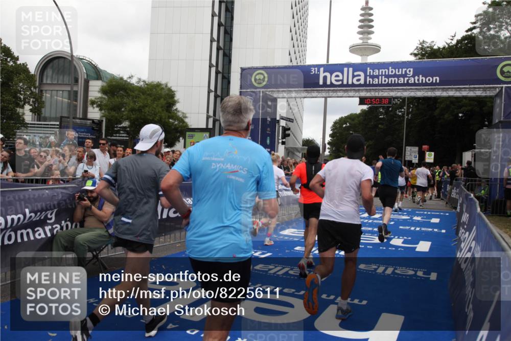 29.06.2025 - hella hamburg halbmarathon Michael Strokosch http://msf.ph/oto/8225611 29.06.2025 10:50:37 Ziel 1399, 1750, 3414, 4127, 4346, 5447, 6282, 7397, 7786, 8153, 8576, 9057, 11214, 11455, 13812, 14626, 15519, 15803, 16806, 17179, 17247, 17319, 18006 meine-sportfotos.de