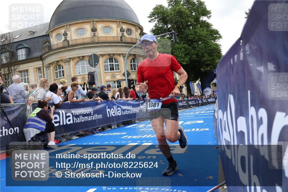 29.06.2025 - hella hamburg halbmarathon Strokosch-Dieckow http://msf.ph/oto/8225624 29.06.2025 10:30:52 Ziel 3379, 7055, 7880, 9381, 9508, 16508, 18871 meine-sportfotos.de
