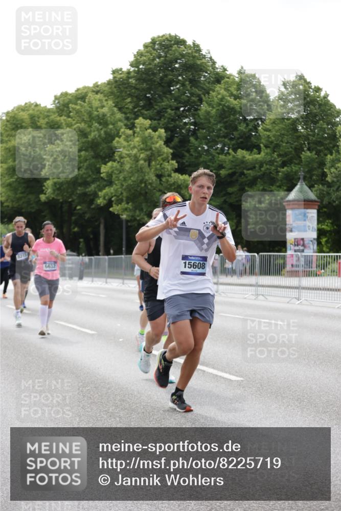 29.06.2025 - hella hamburg halbmarathon Jannik Wohlers http://msf.ph/oto/8225719 29.06.2025 10:27:38 Lombardsbrücke 1148, 5177, 5369, 5847, 6632, 7497, 8215, 9567, 11692, 11739, 12780, 12823, 12842, 13568, 13678, 13860, 14155, 15123, 15607, 15608, 16569, 16804 meine-sportfotos.de
