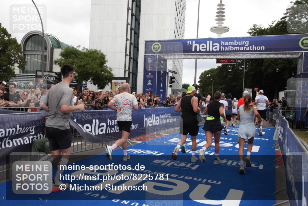 29.06.2025 - hella hamburg halbmarathon Michael Strokosch http://msf.ph/oto/8225781 29.06.2025 10:50:43 Ziel 1399, 1750, 2788, 4346, 6662, 6712, 7134, 7583, 7786, 7952, 8576, 9057, 11214, 11356, 13701, 13808, 13875, 15519, 15803, 16291, 17179, 18006, 18413, 18820 meine-sportfotos.de
