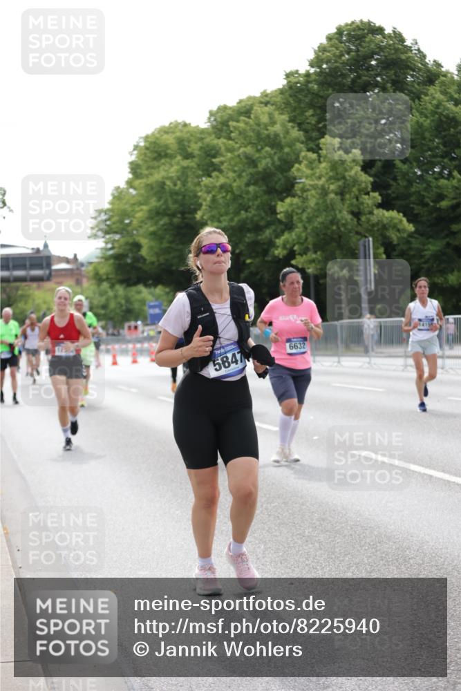 29.06.2025 - hella hamburg halbmarathon Jannik Wohlers http://msf.ph/oto/8225940 29.06.2025 10:27:39 Lombardsbrücke 1148, 5369, 5847, 6632, 7497, 8215, 9567, 11692, 11739, 12780, 12823, 12842, 13568, 13678, 13860, 14155, 15123, 15607, 15608, 16569, 16804, 18256 meine-sportfotos.de