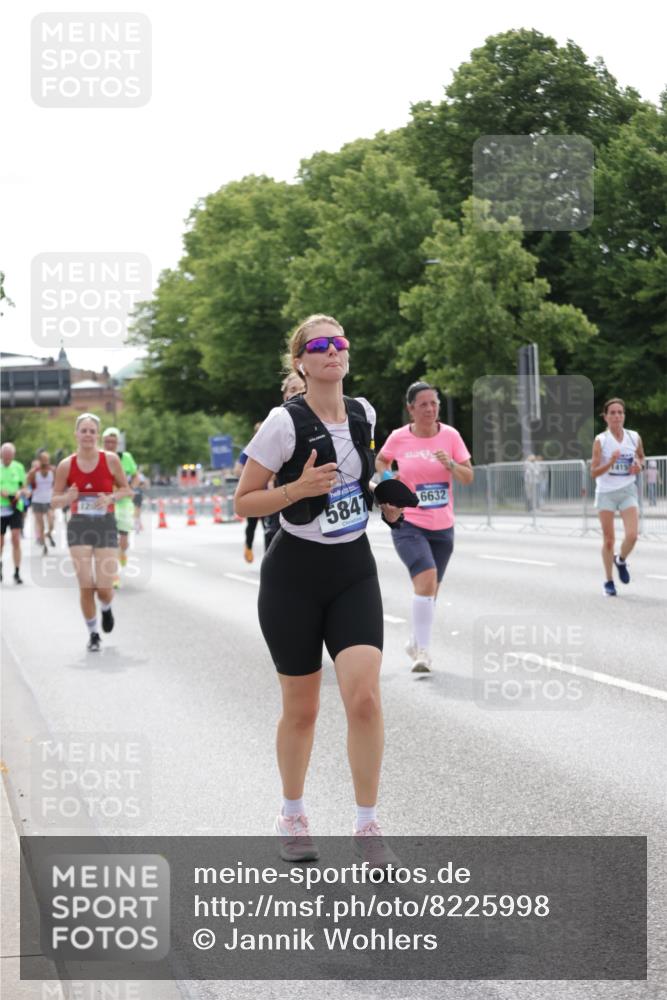 29.06.2025 - hella hamburg halbmarathon Jannik Wohlers http://msf.ph/oto/8225998 29.06.2025 10:27:39 Lombardsbrücke 1148, 5369, 5847, 6632, 7497, 8215, 9567, 11692, 11739, 12780, 12823, 12842, 13568, 13678, 13860, 14155, 15123, 15607, 15608, 16569, 16804, 18256 meine-sportfotos.de