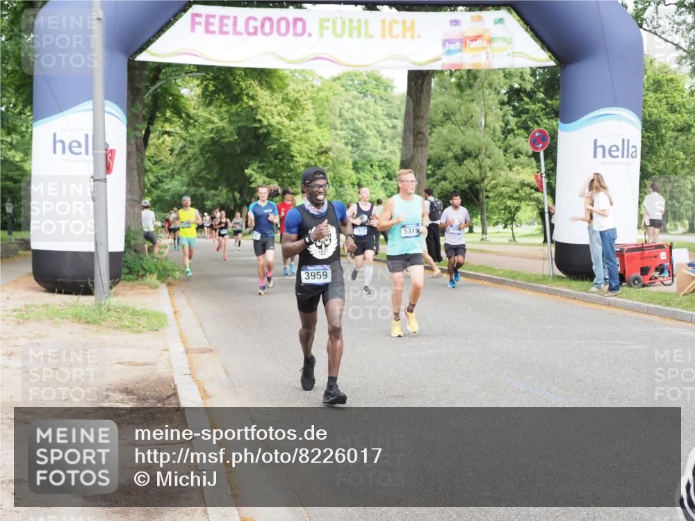 29.06.2025 - hella hamburg halbmarathon MichiJ http://msf.ph/oto/8226017 29.06.2025 10:25:29 Zwischen KM18-KM19 3959, 5315, 5961, 7152, 10852, 12051, 12168, 13972, 16158, 17217, 18357, 18824 meine-sportfotos.de