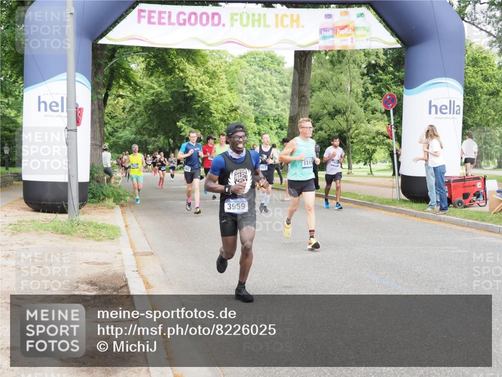 29.06.2025 - hella hamburg halbmarathon MichiJ http://msf.ph/oto/8226025 29.06.2025 10:25:29 Zwischen KM18-KM19 3959, 5315, 5961, 7152, 10852, 12051, 12168, 13972, 16158, 17217, 18357, 18824 meine-sportfotos.de