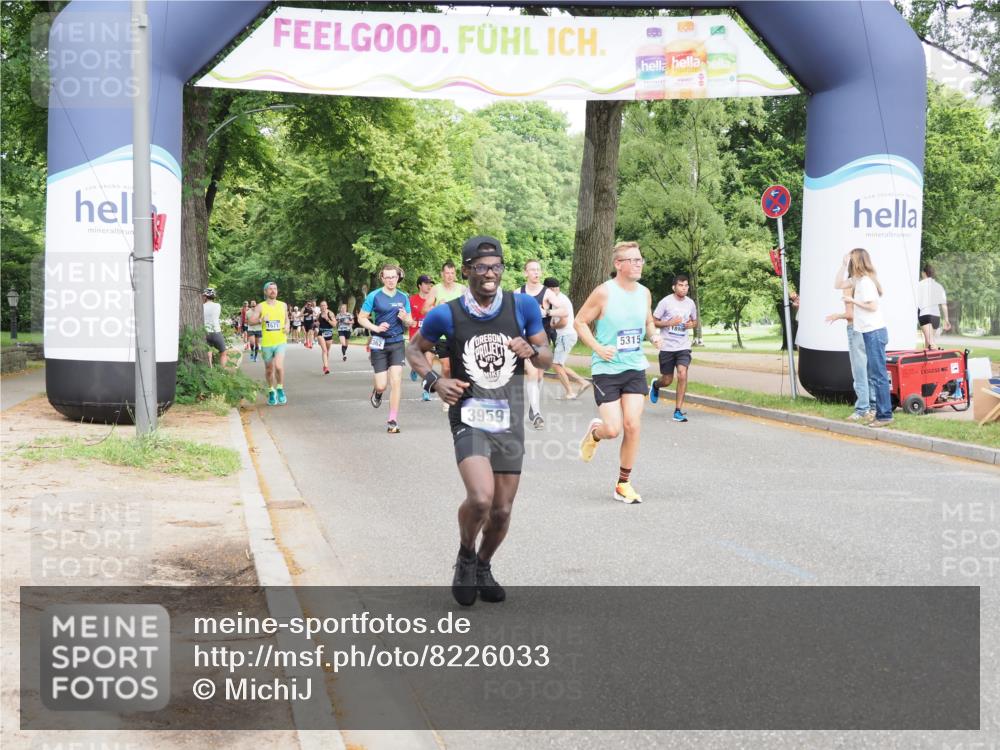 29.06.2025 - hella hamburg halbmarathon MichiJ http://msf.ph/oto/8226033 29.06.2025 10:25:29 Zwischen KM18-KM19 3959, 5315, 5961, 7152, 10852, 12051, 12168, 13972, 16158, 17217, 18357, 18824 meine-sportfotos.de