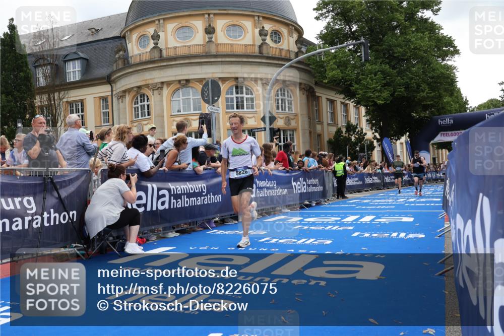 29.06.2025 - hella hamburg halbmarathon Strokosch-Dieckow http://msf.ph/oto/8226075 29.06.2025 10:31:06 Ziel 3201, 5826, 10017, 10298, 10929, 12232, 13754, 18177 meine-sportfotos.de