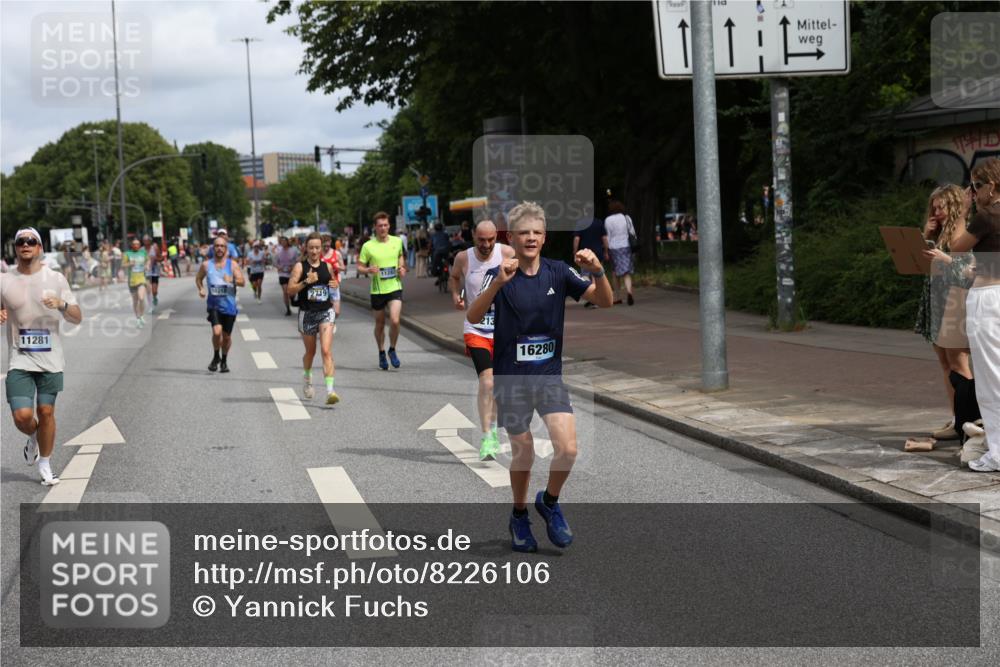 29.06.2025 - hella hamburg halbmarathon Yannick Fuchs http://msf.ph/oto/8226106 29.06.2025 10:33:25 20KM 1164, 2262, 2719, 2980, 3014, 3136, 3431, 4359, 5091, 5248, 6682, 6684, 8450, 8958, 9403, 10218, 11055, 11281, 11282, 11379, 11447, 12137, 13137, 13800, 14093, 14905, 15257, 15372, 15561, 15873, 15965, 16280, 17154, 17646, 17722, 18188, 18761, 19004, 19151 meine-sportfotos.de