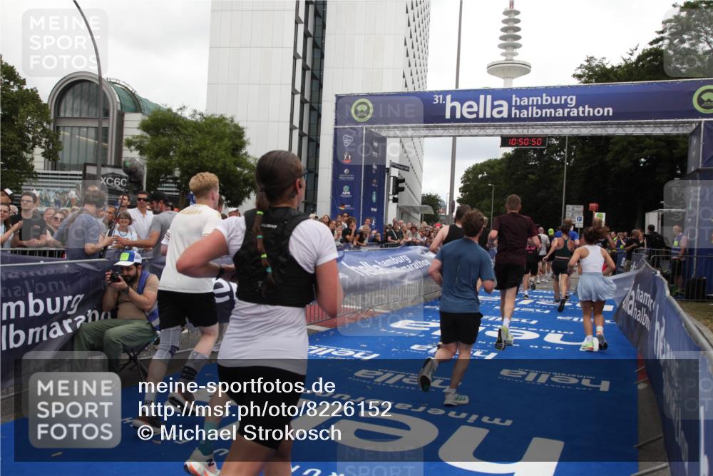 29.06.2025 - hella hamburg halbmarathon Michael Strokosch http://msf.ph/oto/8226152 29.06.2025 10:50:49 Ziel 2234, 2788, 5115, 6712, 7134, 7952, 8657, 11356, 13701, 15426, 15720, 17129, 17908, 18229, 18370, 18820 meine-sportfotos.de