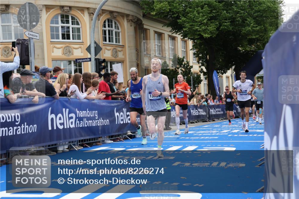 29.06.2025 - hella hamburg halbmarathon Strokosch-Dieckow http://msf.ph/oto/8226274 29.06.2025 10:31:13 Ziel 3201, 3955, 4812, 10017, 10298, 10929, 11857, 12232, 13754, 14450, 14548, 18177, 19042 meine-sportfotos.de