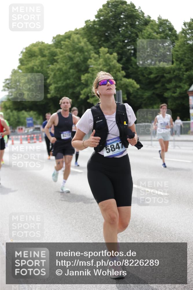 29.06.2025 - hella hamburg halbmarathon Jannik Wohlers http://msf.ph/oto/8226289 29.06.2025 10:27:40 Lombardsbrücke 1148, 5369, 5847, 6632, 7497, 8215, 9567, 11692, 11739, 12780, 12842, 13568, 13678, 13860, 14017, 14155, 15123, 15608, 18256 meine-sportfotos.de