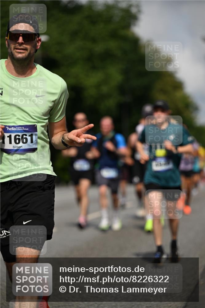 29.06.2025 - hella hamburg halbmarathon Dr. Thomas Lammeyer http://msf.ph/oto/8226322 29.06.2025 09:50:02 Kennedybrücke 1053, 1344, 1577, 1889, 2243, 4477, 4944, 5048, 5152, 5660, 7466, 7534, 7628, 7901, 8312, 8323, 10477, 10865, 10927, 11230, 11304 meine-sportfotos.de