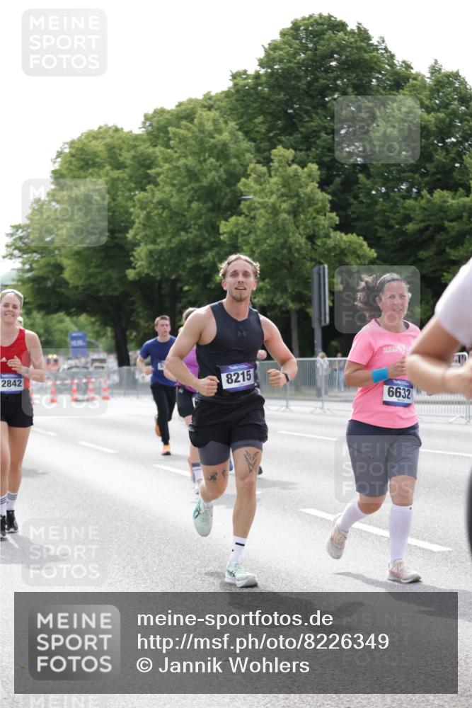 29.06.2025 - hella hamburg halbmarathon Jannik Wohlers http://msf.ph/oto/8226349 29.06.2025 10:27:40 Lombardsbrücke 1148, 5369, 5847, 6632, 7497, 8215, 9567, 11692, 11739, 12780, 12842, 13568, 13678, 13860, 14017, 14155, 15123, 15608, 18256 meine-sportfotos.de
