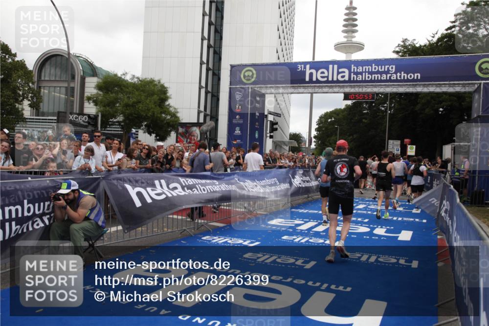 29.06.2025 - hella hamburg halbmarathon Michael Strokosch http://msf.ph/oto/8226399 29.06.2025 10:50:52 Ziel 2234, 2788, 3947, 4839, 5018, 5115, 7052, 8657, 10750, 15426, 15720, 17129, 17908, 18182, 18229, 18370 meine-sportfotos.de