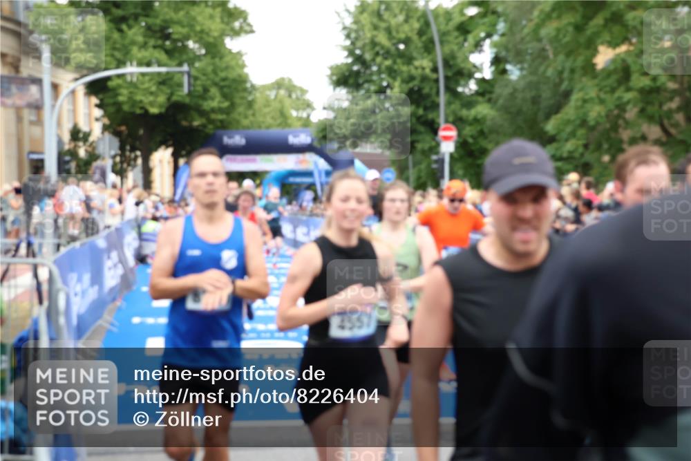 29.06.2025 - hella hamburg halbmarathon Zöllner http://msf.ph/oto/8226404 29.06.2025 10:53:01 Ziel 1258, 2099, 3334, 4557, 4558, 4770, 5907, 7509, 8139, 8720, 9093, 10724, 12155, 12367, 12519, 12910, 14791, 15430, 18590, 18720 meine-sportfotos.de