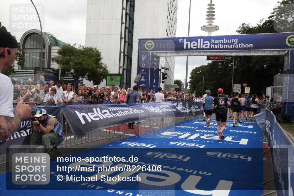 29.06.2025 - hella hamburg halbmarathon Michael Strokosch http://msf.ph/oto/8226406 29.06.2025 10:50:53 Ziel 1466, 2234, 3947, 4839, 5018, 5115, 7052, 8205, 8657, 10750, 15395, 15426, 15720, 17129, 17908, 18182, 18229, 18370 meine-sportfotos.de