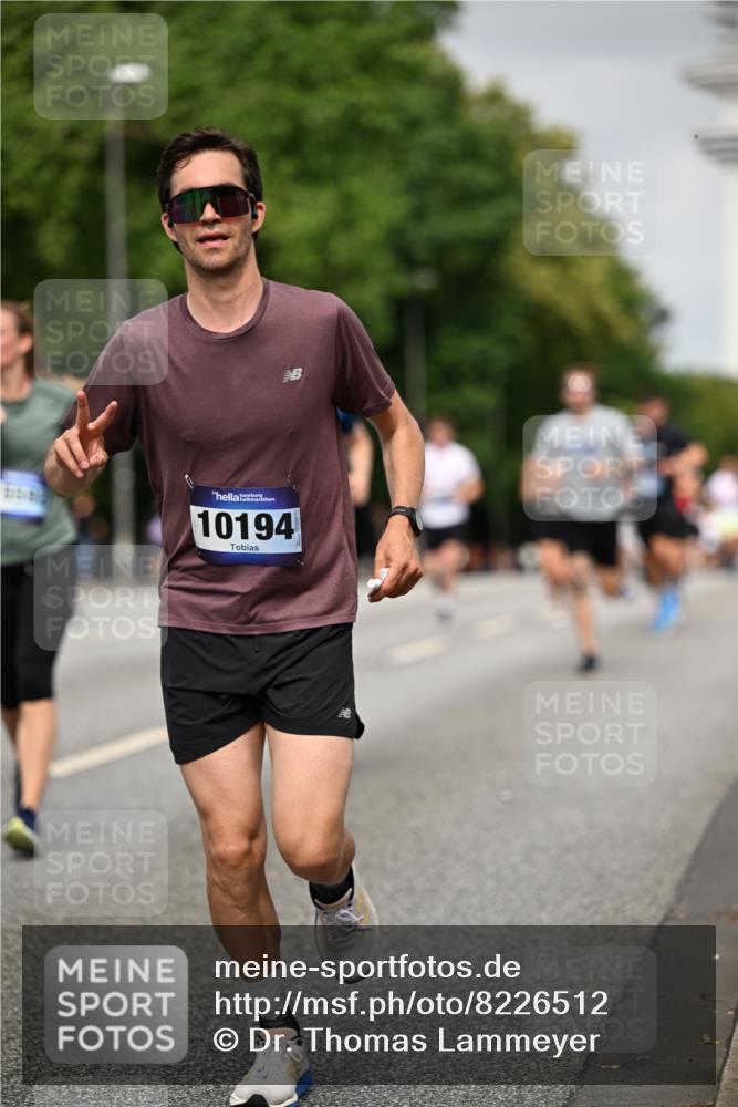 29.06.2025 - hella hamburg halbmarathon Dr. Thomas Lammeyer http://msf.ph/oto/8226512 29.06.2025 10:13:11 Kennedybrücke 1823, 2427, 3762, 4592, 4859, 7081, 7198, 9297, 9306, 9951, 9958, 10035, 10092, 10194, 10609 meine-sportfotos.de