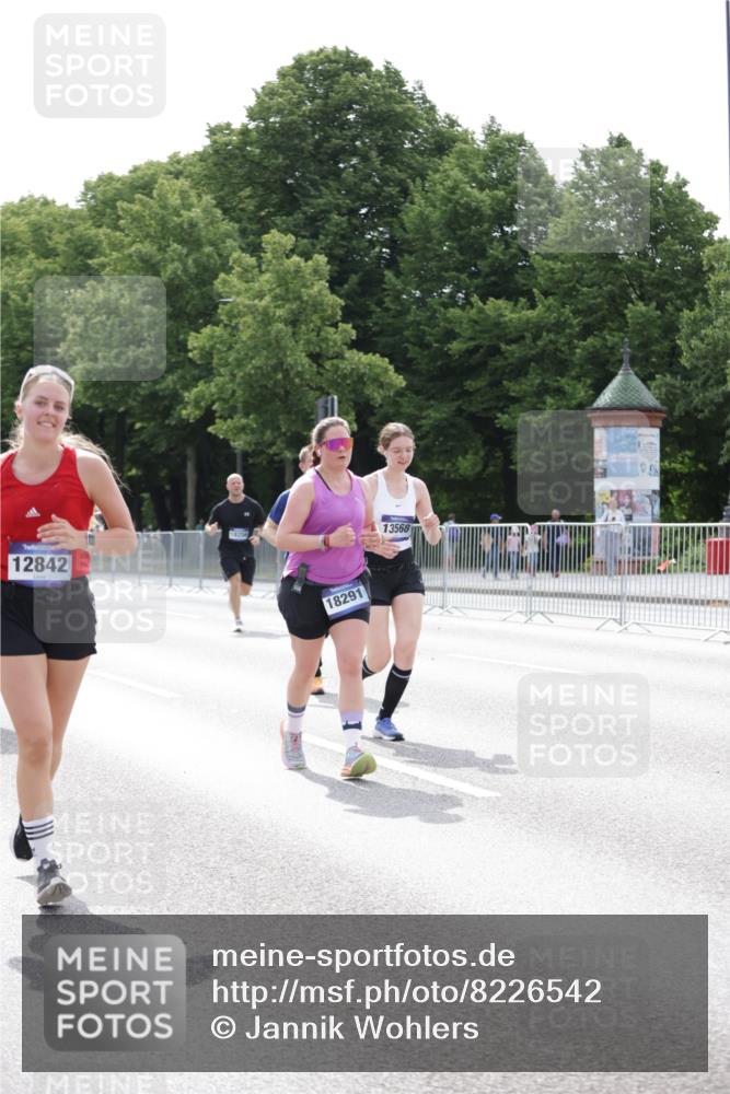 29.06.2025 - hella hamburg halbmarathon Jannik Wohlers http://msf.ph/oto/8226542 29.06.2025 10:27:42 Lombardsbrücke 1148, 5369, 5604, 5847, 6632, 7497, 8215, 9567, 9653, 9654, 11692, 11739, 12780, 12842, 13568, 13678, 14017, 14155, 15123, 15608, 18256 meine-sportfotos.de
