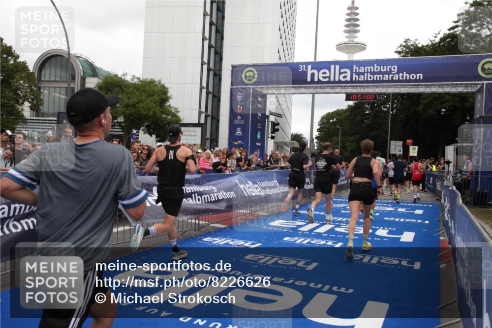 29.06.2025 - hella hamburg halbmarathon Michael Strokosch http://msf.ph/oto/8226626 29.06.2025 10:50:59 Ziel 1466, 2207, 3654, 3947, 4839, 5018, 7052, 7369, 8205, 8572, 10215, 10750, 11551, 12778, 13687, 15362, 15395, 15643, 16285, 18182 meine-sportfotos.de