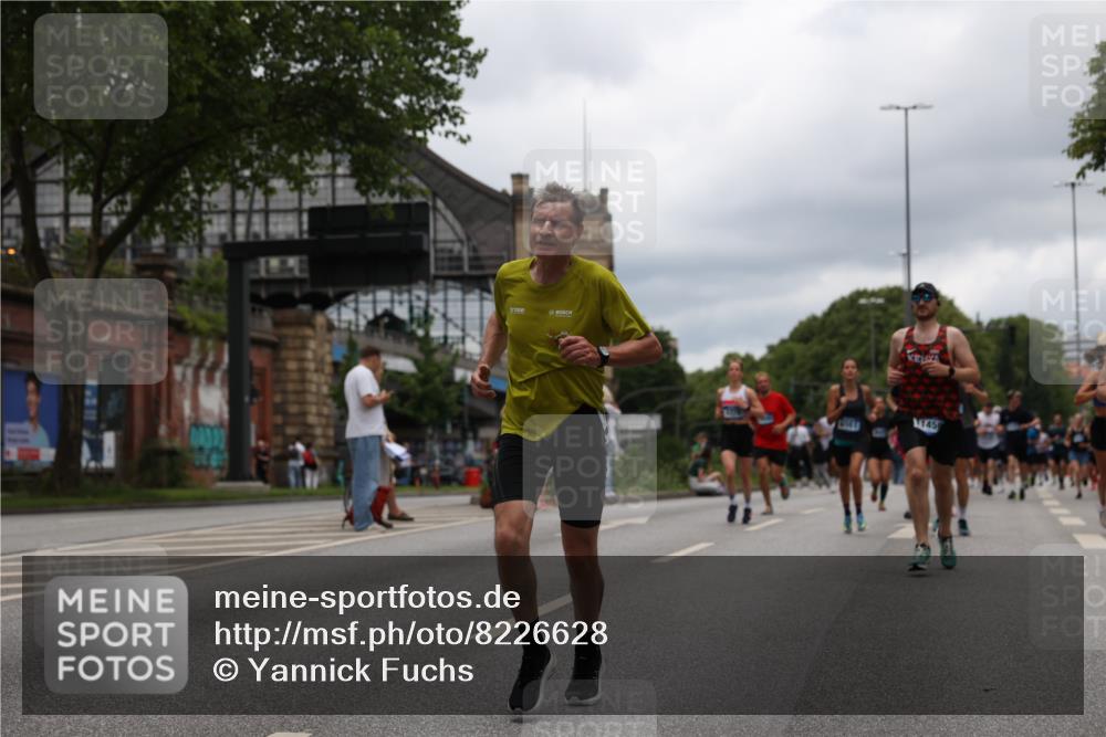 29.06.2025 - hella hamburg halbmarathon Yannick Fuchs http://msf.ph/oto/8226628 29.06.2025 10:46:33 20KM 1098, 1257, 1657, 2111, 2444, 2814, 3258, 3715, 3952, 4121, 4557, 4558, 4837, 5116, 5169, 5194, 5378, 5399, 6164, 6561, 6562, 7130, 7178, 7312, 7475, 7896, 8139, 8172, 8316, 8720, 8977, 9145, 9876, 10529, 10811, 11459, 12135, 12519, 13211, 13301, 13327, 14198, 14286, 14791, 15001, 15144, 15275, 15427, 15446, 15506, 15690, 16320, 16929, 17130, 17198, 17773, 18331 meine-sportfotos.de