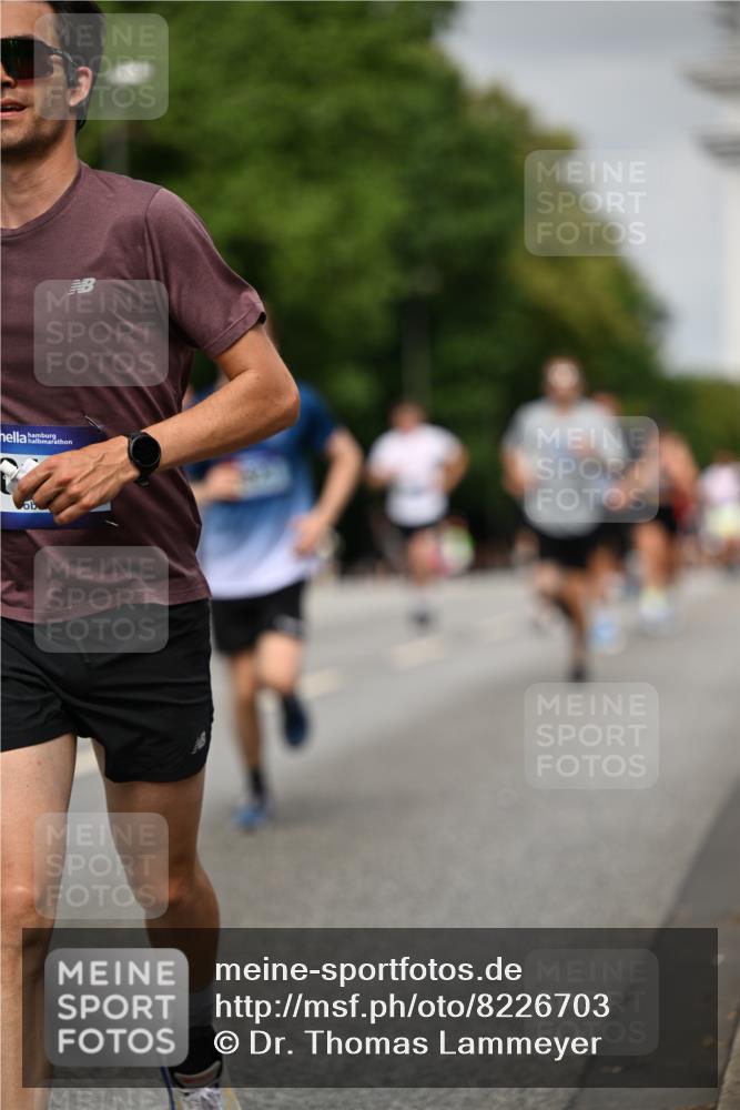 29.06.2025 - hella hamburg halbmarathon Dr. Thomas Lammeyer http://msf.ph/oto/8226703 29.06.2025 10:13:12 Kennedybrücke 1823, 2427, 3762, 4592, 4859, 7081, 9297, 9306, 9951, 9958, 10035, 10092, 10194, 10609 meine-sportfotos.de