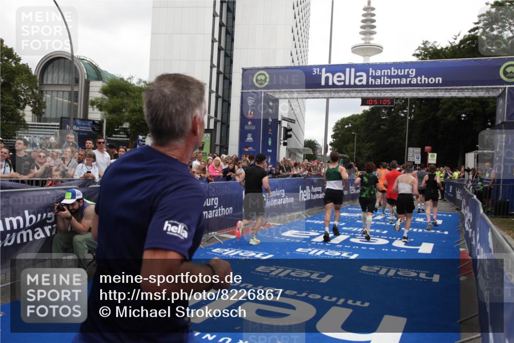 29.06.2025 - hella hamburg halbmarathon Michael Strokosch http://msf.ph/oto/8226867 29.06.2025 10:51:04 Ziel 1630, 2207, 7369, 8117, 8572, 8704, 10215, 10603, 11551, 12778, 13008, 13687, 14125, 15362, 16285, 17221, 18066, 18350 meine-sportfotos.de