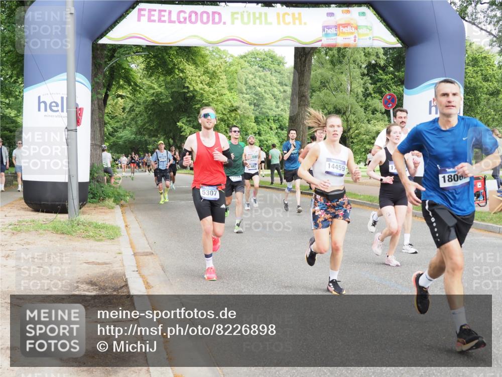 29.06.2025 - hella hamburg halbmarathon MichiJ http://msf.ph/oto/8226898 29.06.2025 10:25:43 Zwischen KM18-KM19 2196, 3790, 5092, 5307, 8084, 14075, 14459, 17024, 17658, 18038, 18062, 18733 meine-sportfotos.de