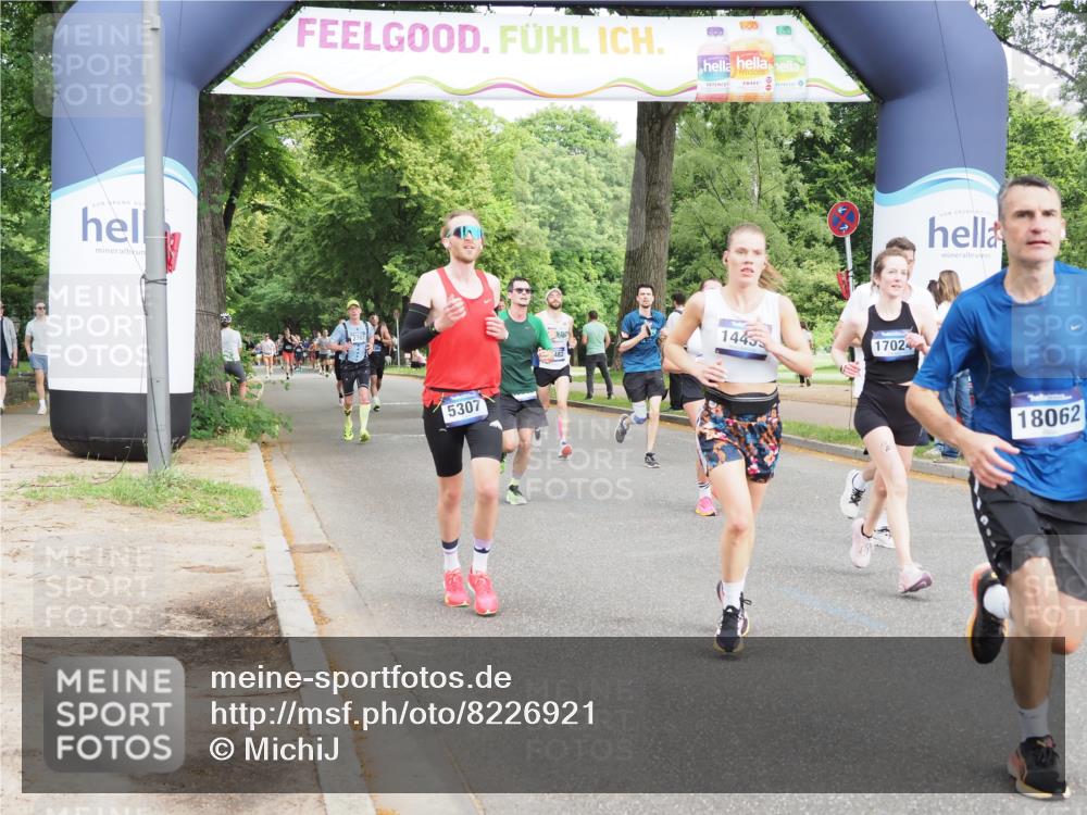 29.06.2025 - hella hamburg halbmarathon MichiJ http://msf.ph/oto/8226921 29.06.2025 10:25:43 Zwischen KM18-KM19 2196, 3790, 5092, 5307, 8084, 14075, 14459, 17024, 17658, 18038, 18062, 18733 meine-sportfotos.de