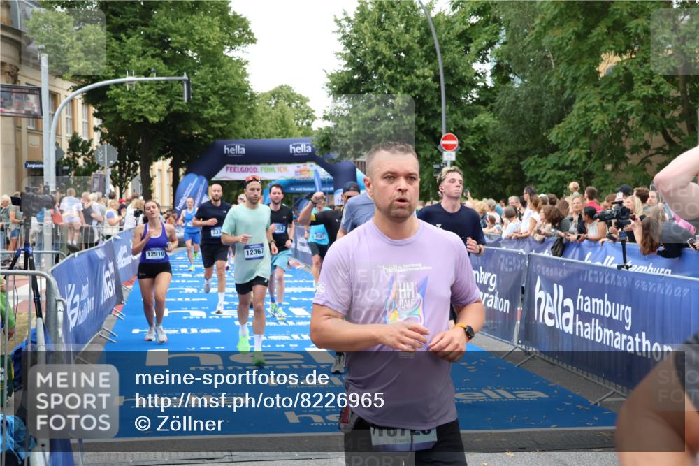 29.06.2025 - hella hamburg halbmarathon Zöllner http://msf.ph/oto/8226965 29.06.2025 10:53:06 Ziel 2208, 3059, 3258, 3334, 4121, 7509, 7864, 8587, 9093, 9537, 12155, 12367, 12519, 12910, 14323, 14791, 15430, 18590, 18720, 19208 meine-sportfotos.de