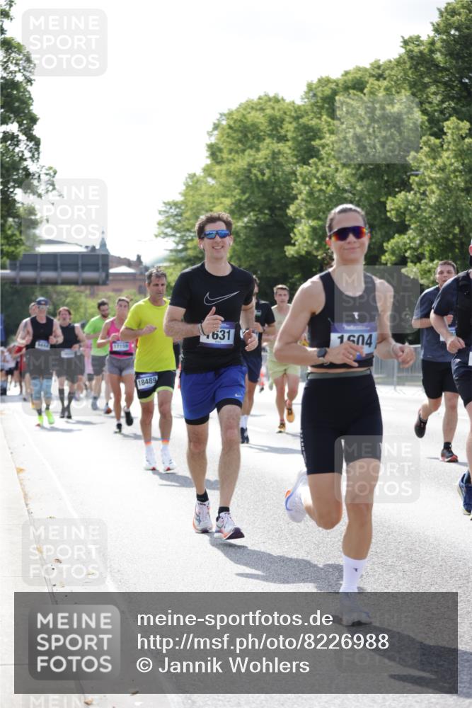 29.06.2025 - hella hamburg halbmarathon Jannik Wohlers http://msf.ph/oto/8226988 29.06.2025 09:51:46 Lombardsbrücke 1057, 1312, 1353, 1604, 1631, 1763, 3305, 3618, 3697, 5047, 5231, 5336, 5690, 5987, 6373, 6705, 6711, 7185, 7710, 8564, 9348, 9444, 9547, 9659, 10493, 10978, 11821, 12438, xxx, 13269, 13728, 14226, 14228, 14462, 15206, 15270, 15309, 15451, 16052, 16547, 17016, 17159, 17403, 17637, 17733, 17911, 18304, 18489, 18659, 18772, 18829, 18878, 18987, 19009 meine-sportfotos.de