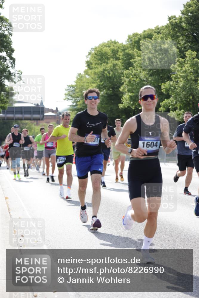 29.06.2025 - hella hamburg halbmarathon Jannik Wohlers http://msf.ph/oto/8226990 29.06.2025 09:51:46 Lombardsbrücke 1057, 1312, 1353, 1604, 1631, 1763, 3305, 3618, 3697, 5047, 5231, 5336, 5690, 5987, 6373, 6705, 6711, 7185, 7710, 8564, 9348, 9444, 9547, 9659, 10493, 10978, 11821, 12438, xxx, 13269, 13728, 14226, 14228, 14462, 15206, 15270, 15309, 15451, 16052, 16547, 17016, 17159, 17403, 17637, 17733, 17911, 18304, 18489, 18659, 18772, 18829, 18878, 18987, 19009 meine-sportfotos.de