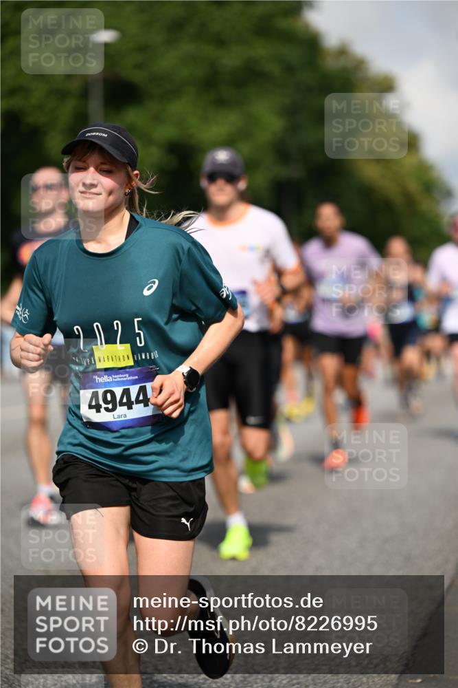 29.06.2025 - hella hamburg halbmarathon Dr. Thomas Lammeyer http://msf.ph/oto/8226995 29.06.2025 09:50:04 Kennedybrücke 1053, 1344, 1577, 1889, 2243, 4477, 4944, 5048, 5152, 5660, 7466, 7534, 7628, 8312, 8323, 10477, 10865, 10927, 11230, 11304 meine-sportfotos.de