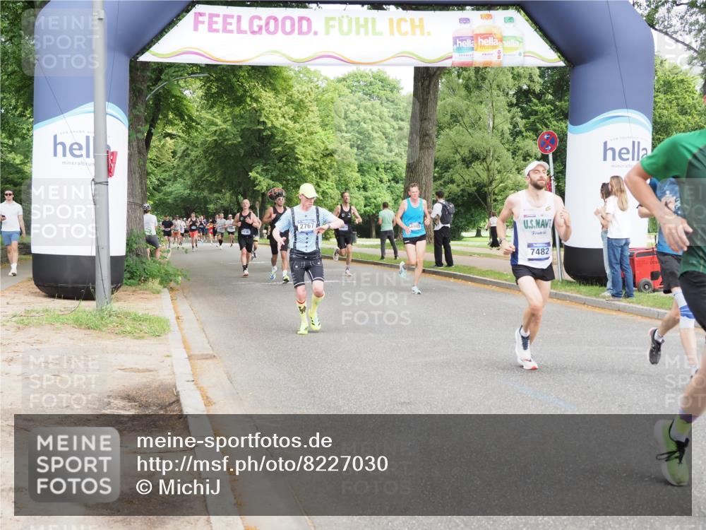 29.06.2025 - hella hamburg halbmarathon MichiJ http://msf.ph/oto/8227030 29.06.2025 10:25:46 Zwischen KM18-KM19 2196, 3790, 5092, 5307, 7482, 9178, 14459, 17024, 17658, 18062 meine-sportfotos.de