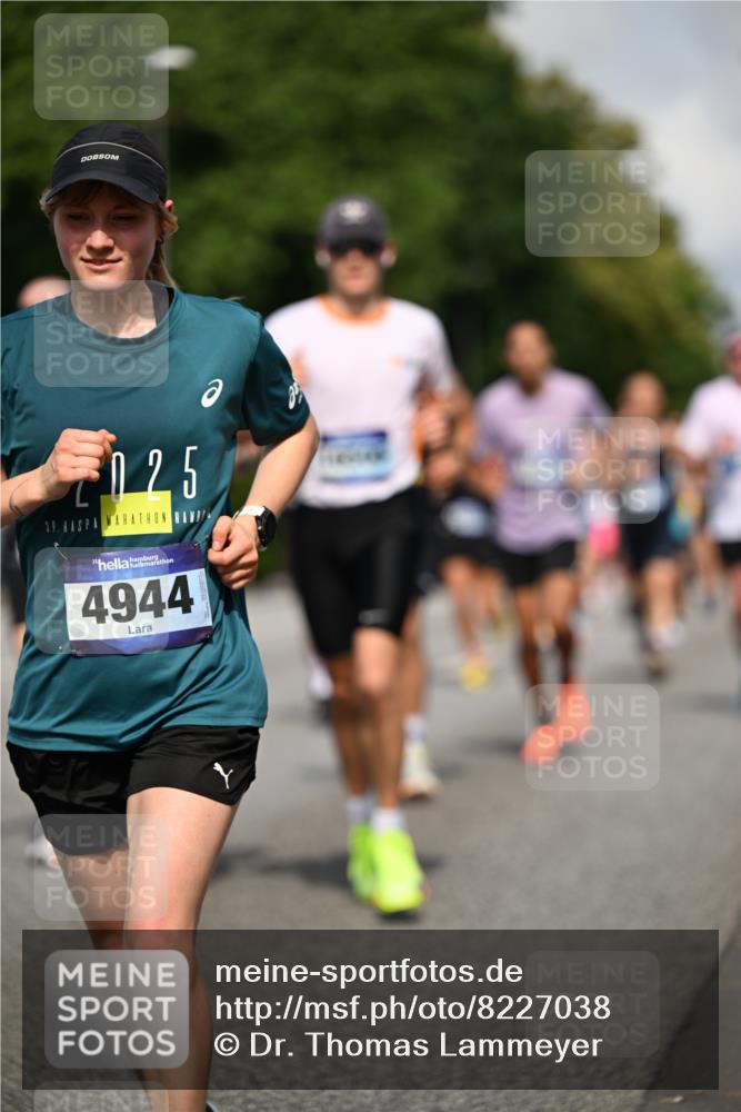 29.06.2025 - hella hamburg halbmarathon Dr. Thomas Lammeyer http://msf.ph/oto/8227038 29.06.2025 09:50:04 Kennedybrücke 1053, 1344, 1577, 1889, 2243, 4477, 4944, 5048, 5152, 5660, 7466, 7534, 7628, 8312, 8323, 10477, 10865, 10927, 11230, 11304 meine-sportfotos.de