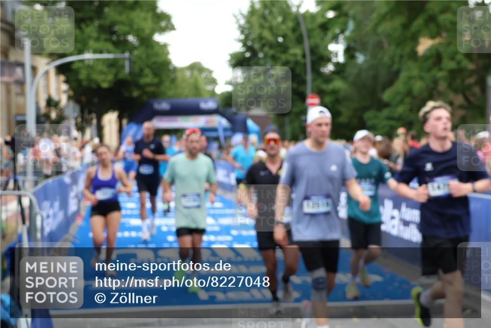 29.06.2025 - hella hamburg halbmarathon Zöllner http://msf.ph/oto/8227048 29.06.2025 10:53:07 Ziel 2208, 3059, 3258, 3334, 4121, 7509, 7864, 8587, 9093, 9537, 12155, 12367, 12519, 12910, 14323, 14791, 18590, 19208 meine-sportfotos.de