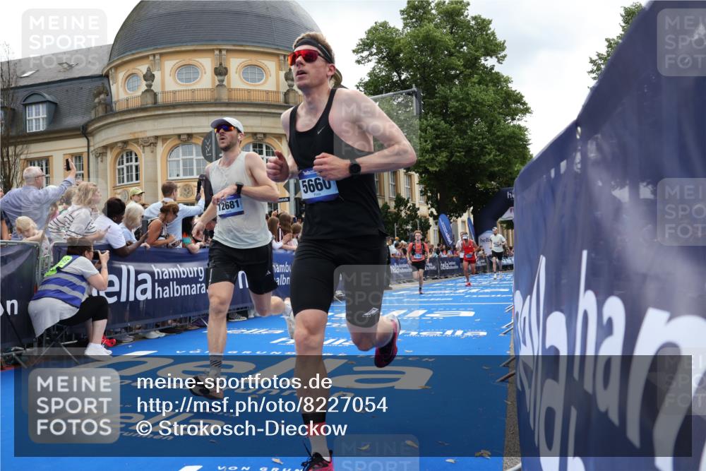 29.06.2025 - hella hamburg halbmarathon Strokosch-Dieckow http://msf.ph/oto/8227054 29.06.2025 10:31:37 Ziel 5660, 7793, 12681, 13606, 13617, 15835, 18102 meine-sportfotos.de