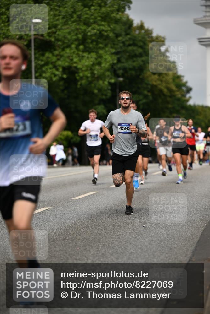 29.06.2025 - hella hamburg halbmarathon Dr. Thomas Lammeyer http://msf.ph/oto/8227069 29.06.2025 10:13:14 Kennedybrücke 1823, 3762, 4592, 7081, 9297, 9306, 9951, 9958, 10035, 10194, 10609 meine-sportfotos.de