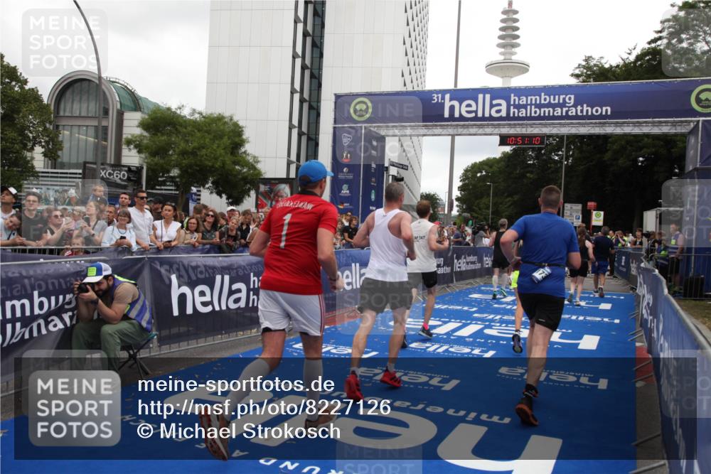 29.06.2025 - hella hamburg halbmarathon Michael Strokosch http://msf.ph/oto/8227126 29.06.2025 10:51:09 Ziel 1366, 1630, 4077, 4816, 4967, 8117, 8261, 8508, 8704, 10508, 10603, 13008, 14125, 17221, 17384, 17823, 18066, 18350 meine-sportfotos.de