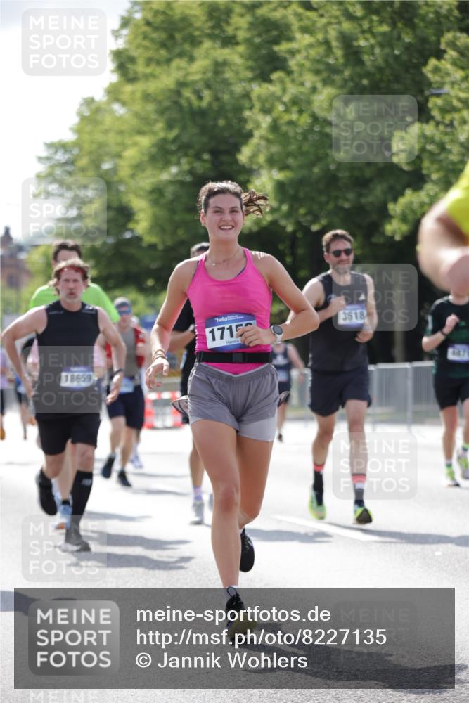 29.06.2025 - hella hamburg halbmarathon Jannik Wohlers http://msf.ph/oto/8227135 29.06.2025 09:51:49 Lombardsbrücke 1057, 1468, 1604, 1631, 1763, 3305, 3618, 3697, 3852, 4871, 4915, 5047, 5231, 5336, 5690, 6373, 6705, 6711, 7710, 8564, 9348, 9444, 9547, 9659, 10493, 10978, 11062, 11679, 11821, 12438, 12772, xxx, 13269, 13728, 14462, 15270, 15309, 15451, 16052, 16547, 16591, 16592, 17159, 17403, 17637, 18304, 18489, 18560, 18659, 18772, 18829, 18878, 18987, 19009 meine-sportfotos.de